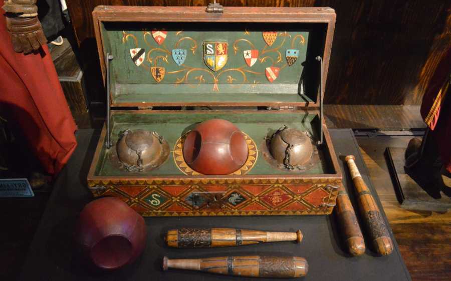imagem de un baul contenedor de diferente para jugar quidditch